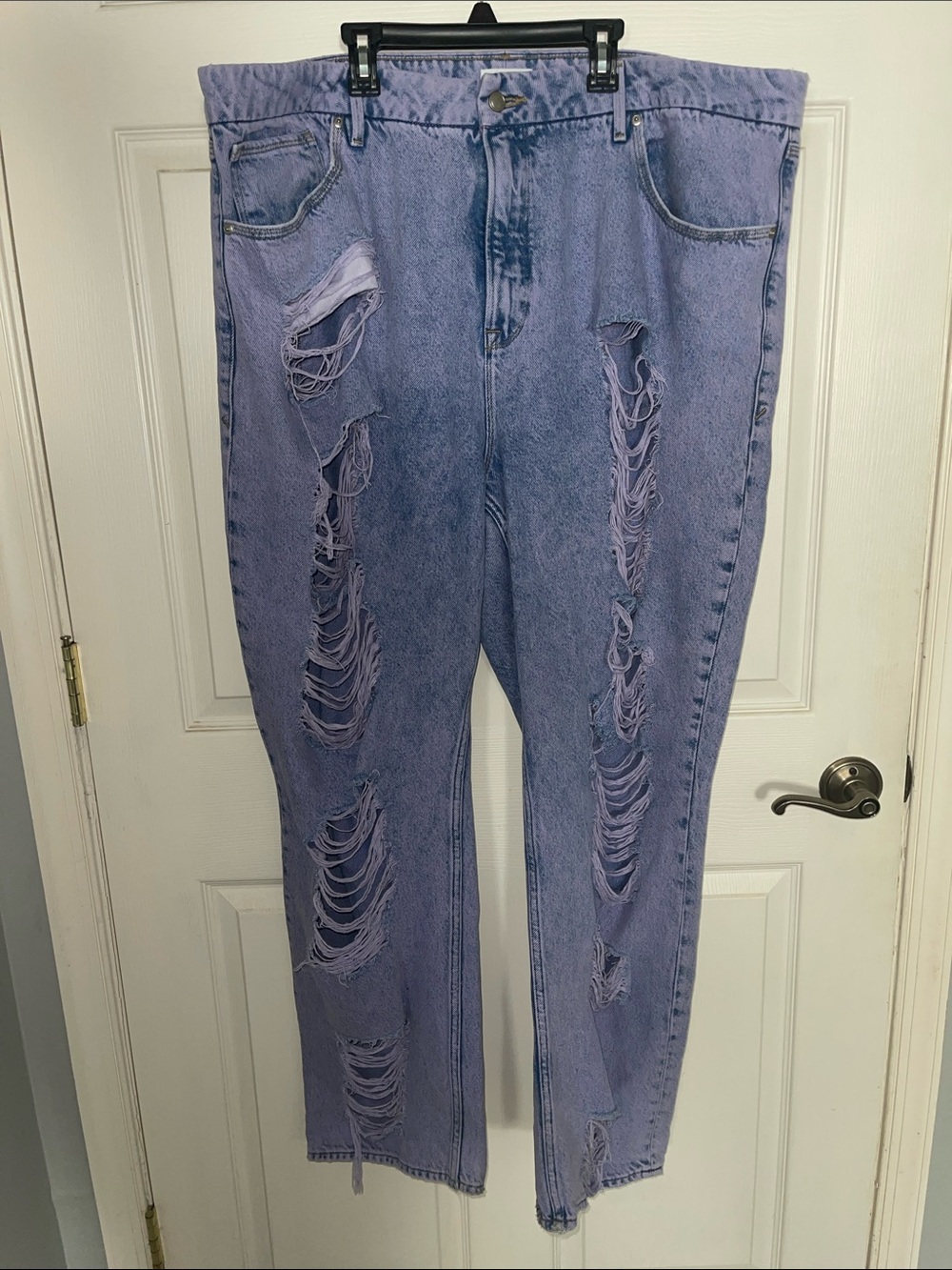 Good American Distressed Boyfriend Jeans in Washed Light Blue/Lilac